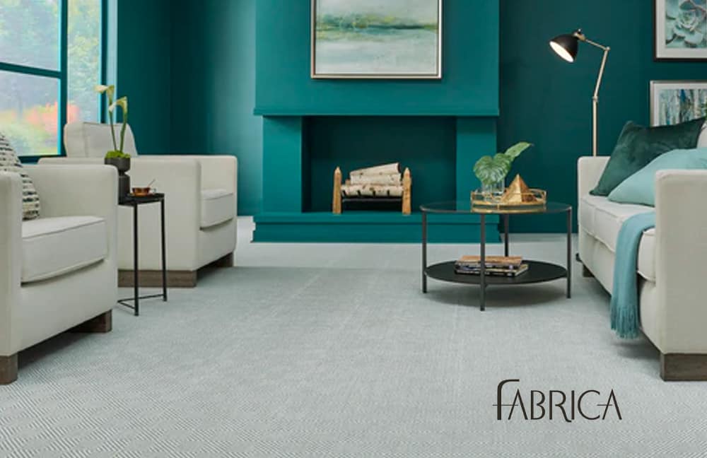 WC_Fabrica Modern living room with stylish flooring and vibrant teal walls for a cozy, contemporary atmosphere.